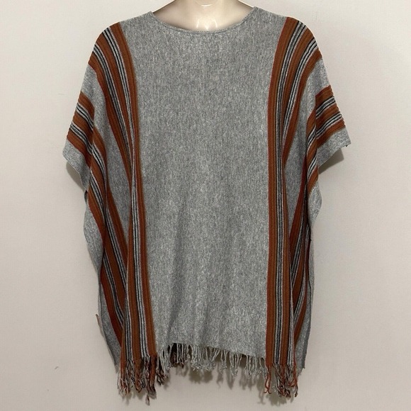 Mystree Womens Poncho Sweater OS Gray Cashmere Blend‎ Fringe Boho Hippie Western - Picture 5 of 13
